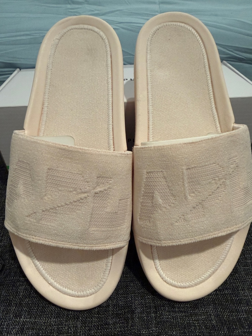 APL women’s techloom velvet slide in crème size 9 New in box